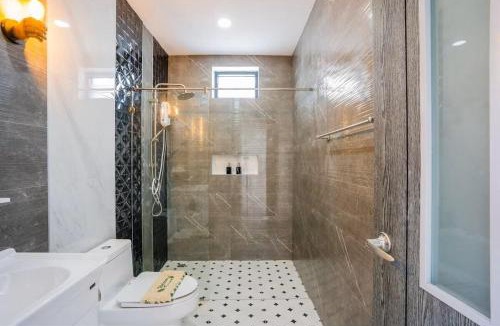 Bang Sare Villa | Modern Classic B&W 8BR Pool Villa