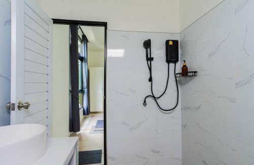 Hin Hong House | 2BR Spacious Villa Garden Family Pets