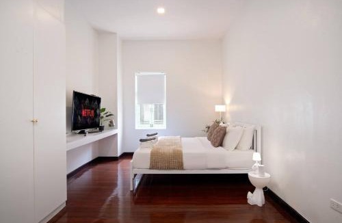 Si Phraya House | Spacious Heritage House Prime Location Family Stay