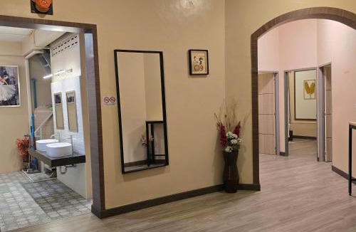 Pom Prap Sattru Phai House | Victory place 2 (Golden Mount)
