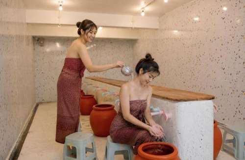 Chana Songkhram Hostel | Capsule Hostel and Thai Traditional Bath Bangkok
