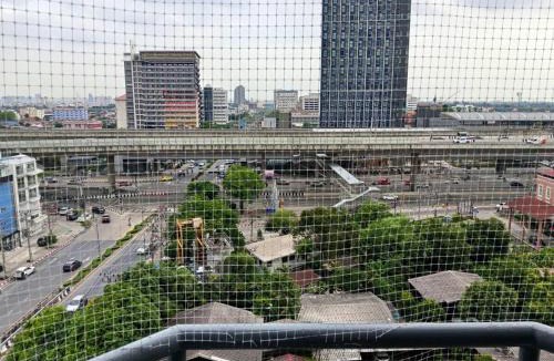 Bang Kra So Apartment | Chao Phraya River Breeze Condo with Tub near MRT