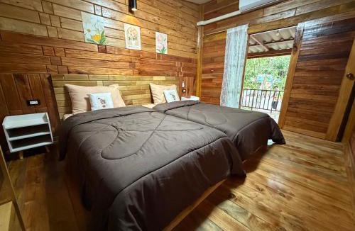 Khuan Ka Long House | บ้านไม้ชายแดนกาแฟสดแอนด์โฮมสเตย์