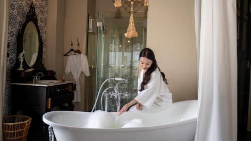Khlong San Hotel | Amdaeng Bangkok Riverside Hotel