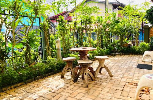 Bang Phra Hotel | Room and the city trat