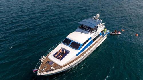Bang Sare Boat Rental | Staying on a yacht near Monkey Island