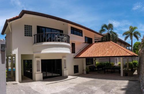 Jomtien Villa | Luxury Pool Villa 4 BR 900M beach 1.5 KM downtown