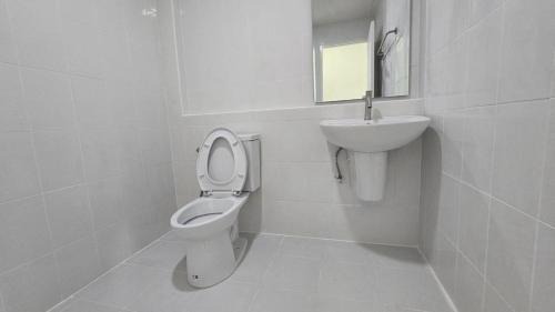 Lat Lum Kaeo Apartment | บ้านทาวน์โฮม ทั้งหลัง 2 นอน 3 น้ำ- The Chic Town