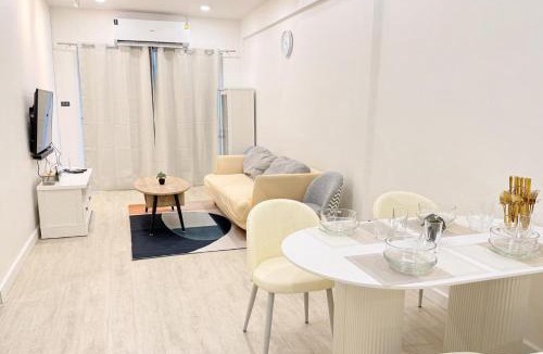 Mae Hia House | White House Near Chiang Mai Airport 3BR