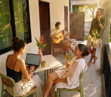 Hin Hong House | The Verandas