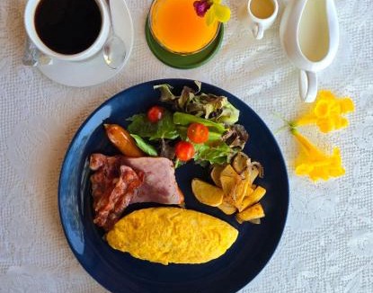 Takua Thung Hotel | Two Tree Cafe At Suanmuangthong