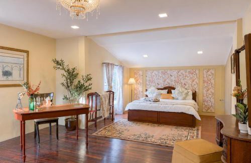 Huai Khwang Villa | 4BRs Spanish Hacienda 10 mins from MRT Huaikwang,JODDFair,RCA