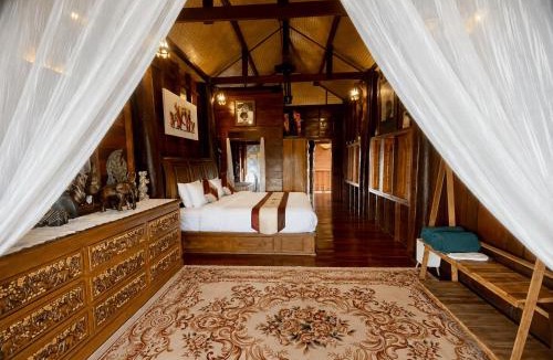San Pa Thong House | Elephant House and Pool Villas