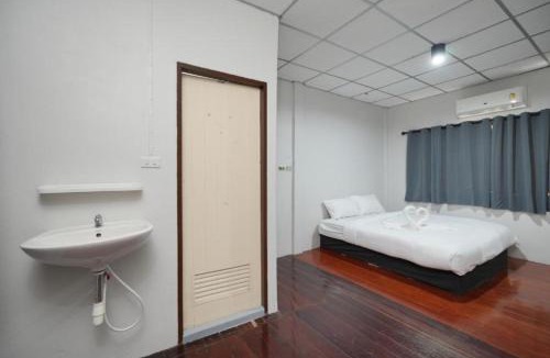 Ban Phan Thom Apartment | At Pranakorn Khaosan - แอท พระนคร ถนน สามเสน
