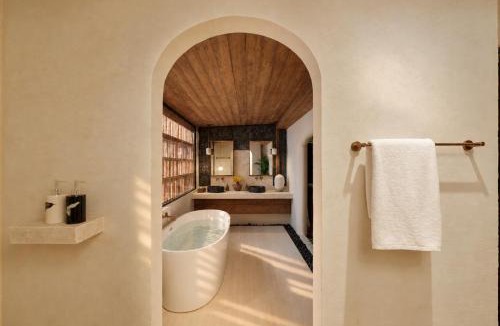 Chang Phueak Villa | 8BR VillaTaraja-Old City Retreat-Private Pool-Jacuzzi