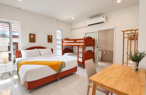 Nimman House | Ja Ja James Villa @ Nimman | 5BR 6BA Group Stay