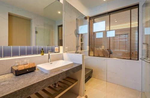 Thep Kasattri Hotel | Lalynn Resort & Villas, Phuket - Free scheduled shuttle to Bang Tao Beach
