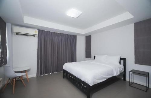 Wang Burapha Phirom Apartment | M MRTi