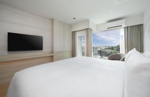 Arun Amarin Hotel | SureStay by Best Western Siriraj Bangkok