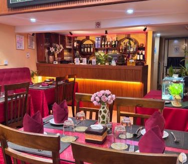Chamkar Mon Hotel | 8848 Restaurant and Rooms