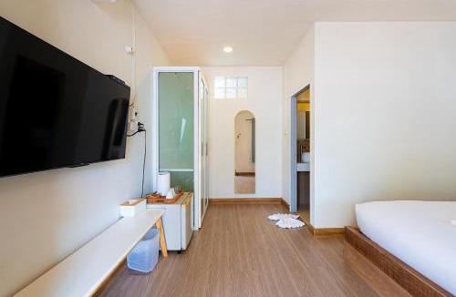 Mai Fat Hotel | Whitelaybay Stay