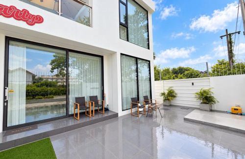 Na Kluea Villa | Pool Villa Jomtien Beach Billiards KTV BBQ