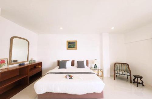 Chatuchak Apartment | Villa 4BR Spacious Retreat near MRT & Chatuchak