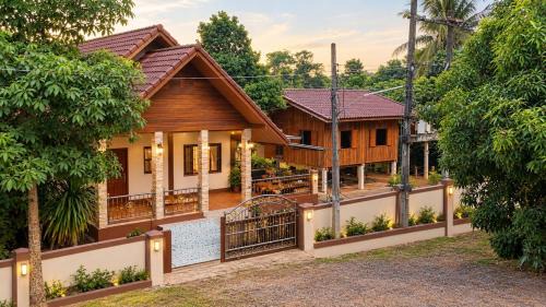 Pua Villa | Villa in Pua N Villa Pua Mountain View 9 people 5-star mattresses