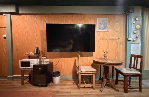 Nana House | The Oasis on 8 Cozy Homestay & Café