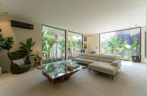 Old City Villa | VORA RETREAT- 8 bedrooms I Old City I Daily Maid