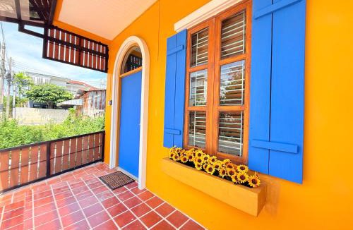 Hat Yai House | Summerset Hatyai, Colorful 4BR Villa for 18 Pax, Near Street Food