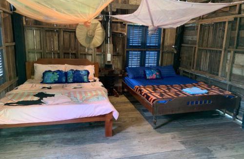 Banan House | Family Batcave Homestay
