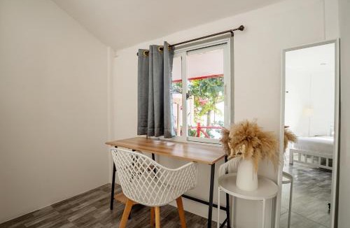 Bang Po Villa | Oceanfront Villa at Bang po Beach-Koh Rooms