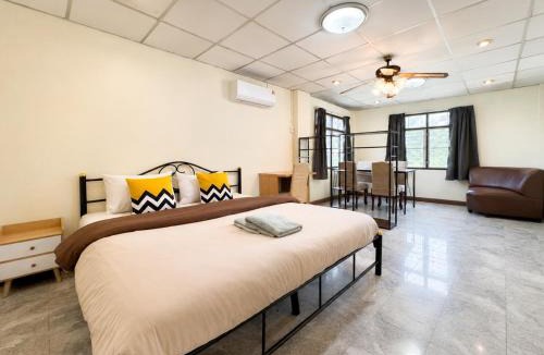 Bang Na Villa | Spacious 3BR Townhouse w Rooftop Near BTS