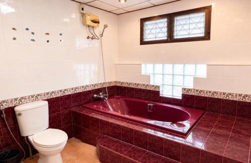 Bang Na Villa | Spacious 3BR Townhouse w Rooftop Near BTS