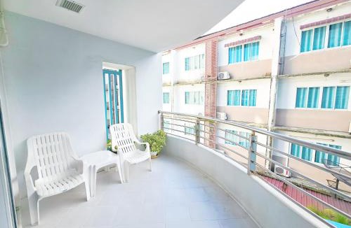 Ban Bang Saen Apartment | The Beach Bangsaen Condo 327-27