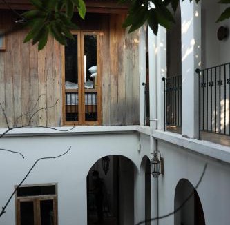 San Chao Pho Suea Bed & Breakfast | Neighbor Phuthon