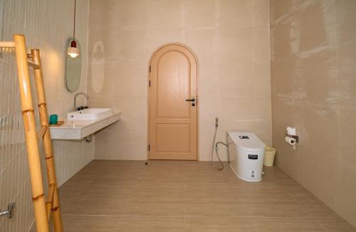 Bang Sare Villa | White Curve Villa