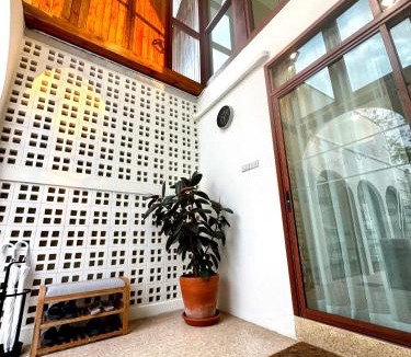 San Sai Villa | LALIN Pool Villa - 4BR Jacuzzi Pool Villa for 10pax - 5 mins to Central Festival