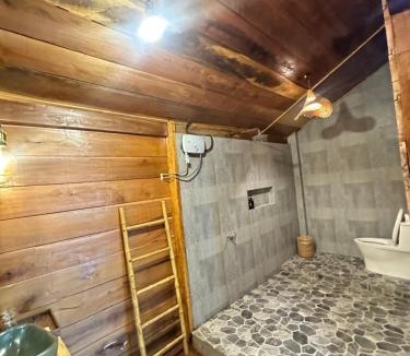 Sen Monorom House | Mondulkiri Pizza Bungalows