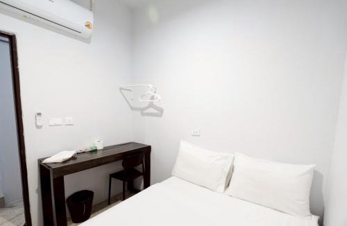 Wat Bowon Niwet Apartment | Mitr Inn Khaosan - มิตร อินน์ ข้าวสาร