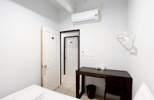 Wat Bowon Niwet Apartment | Mitr Inn Khaosan - มิตร อินน์ ข้าวสาร