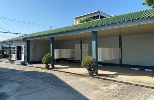 Sam Chuk Hostel | โรงแรมแฮปปี้ สามชุก Happy Motel samchuk