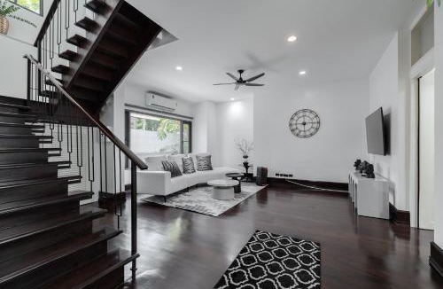 Khlong Tan Nuea Villa | Thong Lo Modern Pool Villa In Center Of Bangkok