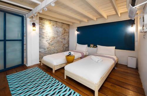 Si Phraya House | Non Inn The Diamond Artisan and Barber 4 Bedroom Riverside Retreat with King and Twin Rooms