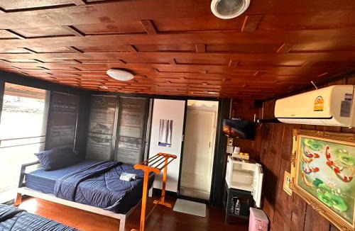 Uthai Thani House | SolarCell walking street Homestay - โซล่าเซลล์ถนนคนเดินโฮมสเตย์