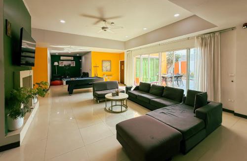 Jomtien Apartment | Magnitude 6 Bedroom Villa In Pratumnak
