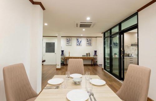 Khlong Tan Apartment | Luxury 4BR 250 sqm 5 min to BTS Sukhumvit 26