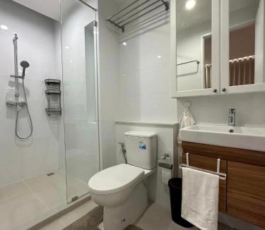 Khlong Toei Nuea Apartment | 6th Avenue Sukhumvit BKK Two Bedrooms BTS Asok Nana MRT Sukhumvit