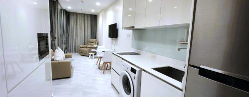 Khlong Toei Nuea Apartment | Prime 1BR in Sukhumvit 11 CentralStylishModern